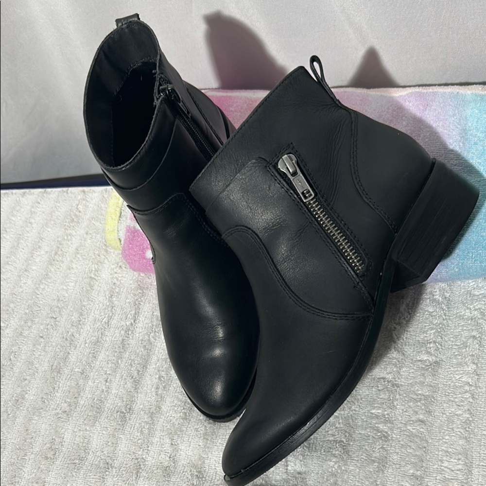 Crown Vintage Black Leather Ankle Booties Block‎ Heel Women's Size 6.5*